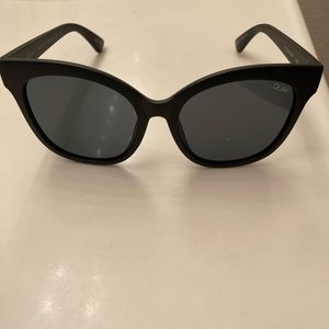 Quay Australia Matte Black/Smoke Sunnies